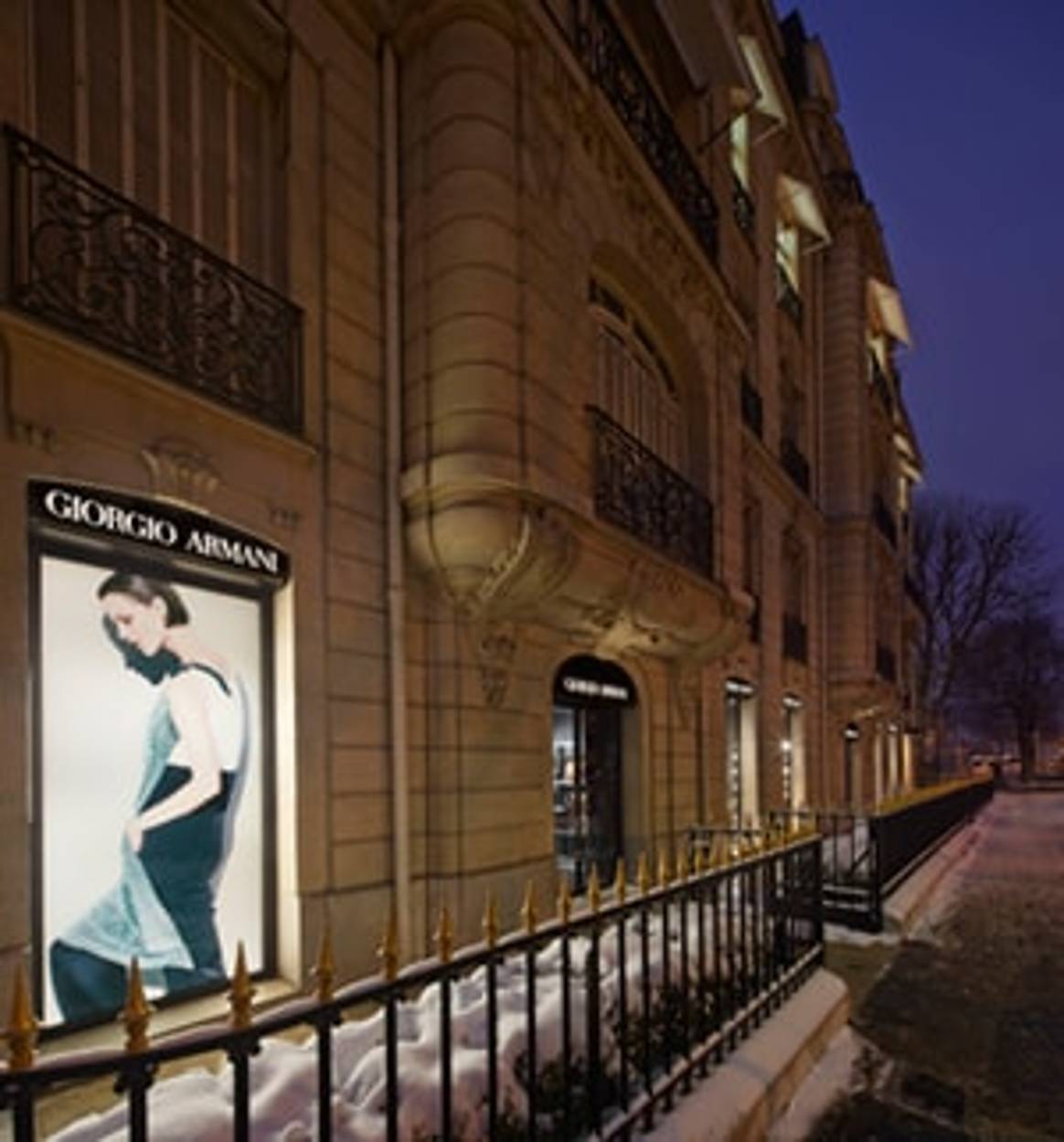 Deuxième boutique Giorgio Armani sur l’avenue Montaigne