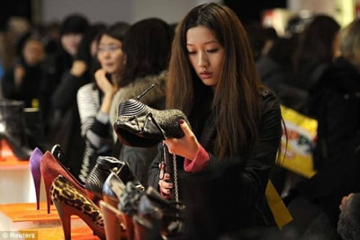 Turistas chinos salvan la industria del lujo en Europa