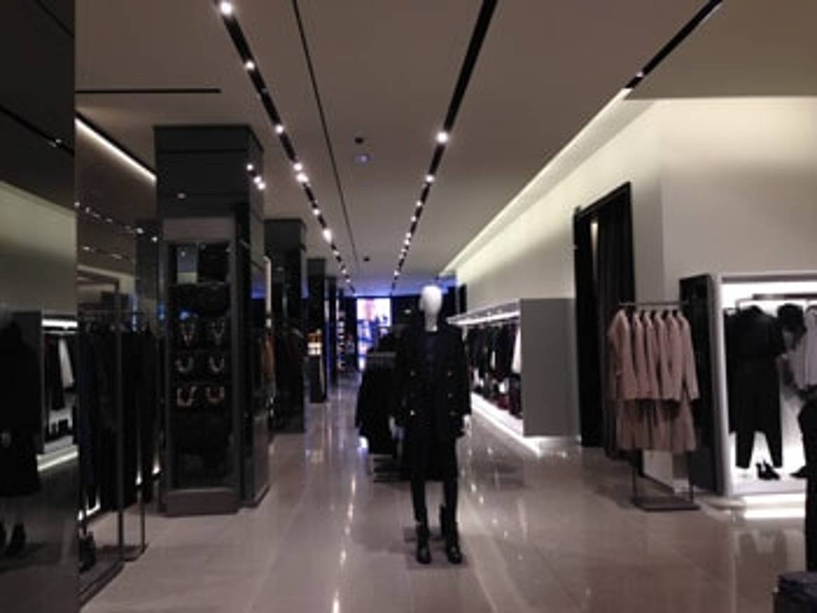 Vernieuwd Zara 'flagship' in Amsterdam weer open