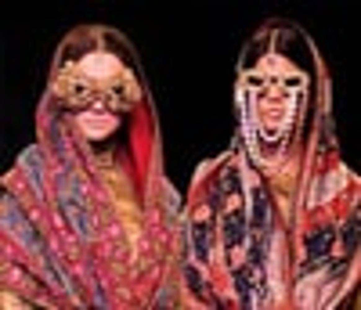 Couture enthält eigene Identität in Indien