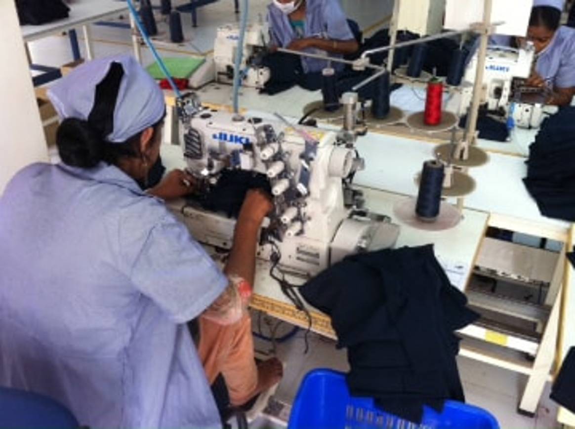 Jong, arm, hoopvol - kledingarbeiders in sourcing landen