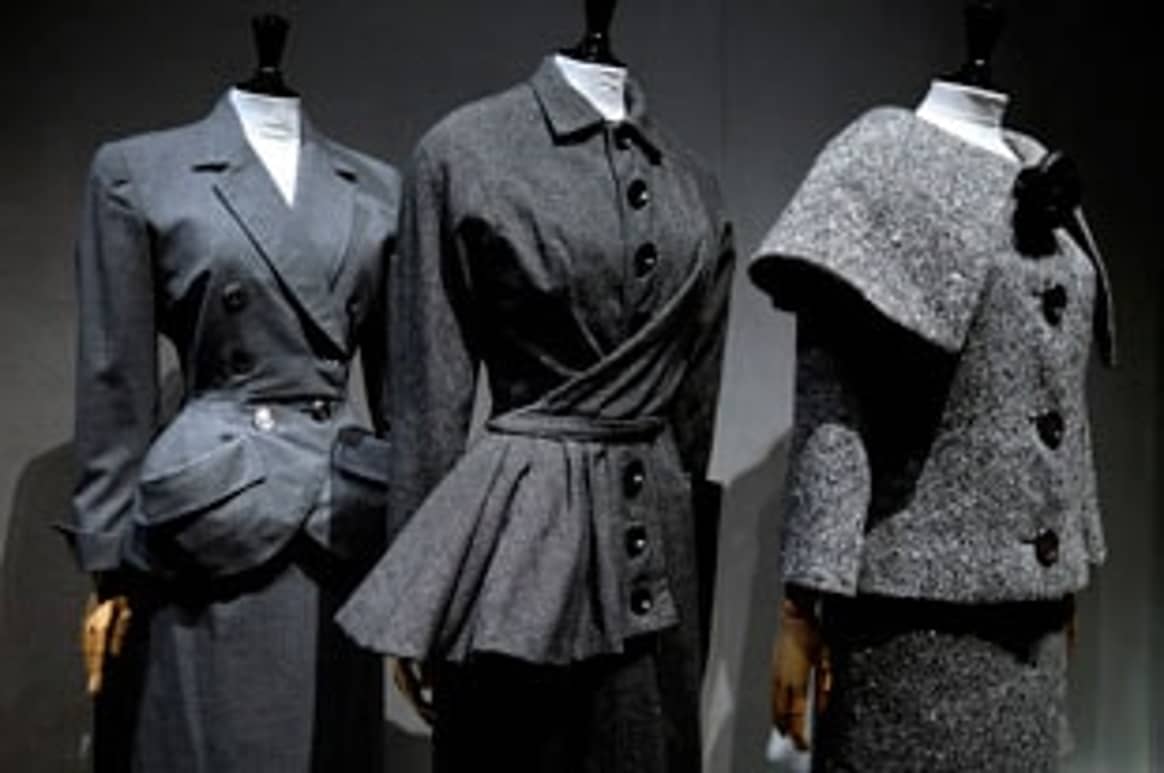 1950s elegance celebrated in Paris fashion exhibit