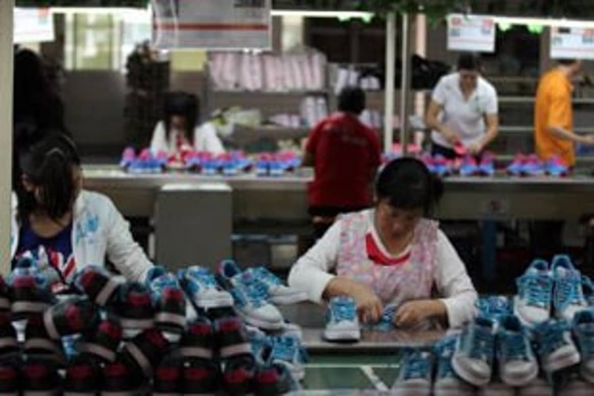 Masiva protesta en China afecta producción de Nike y Adidas