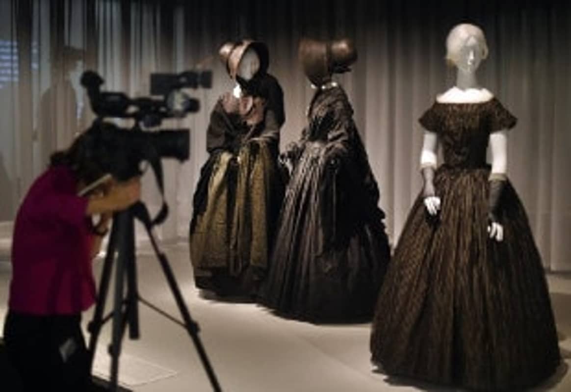 Mode und Tod: wie Schwarz zur Trauerfarbe wurde