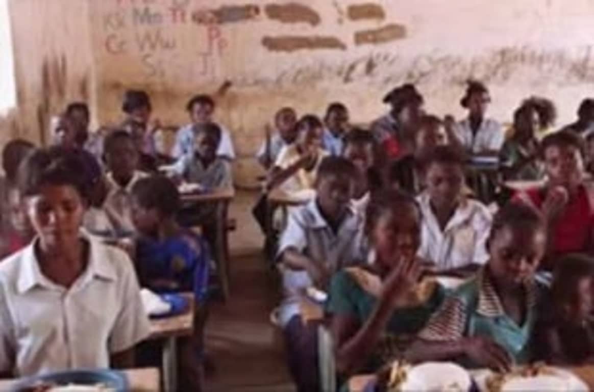 Tchibo fördert Schulbildung in Afrika durch CmiA