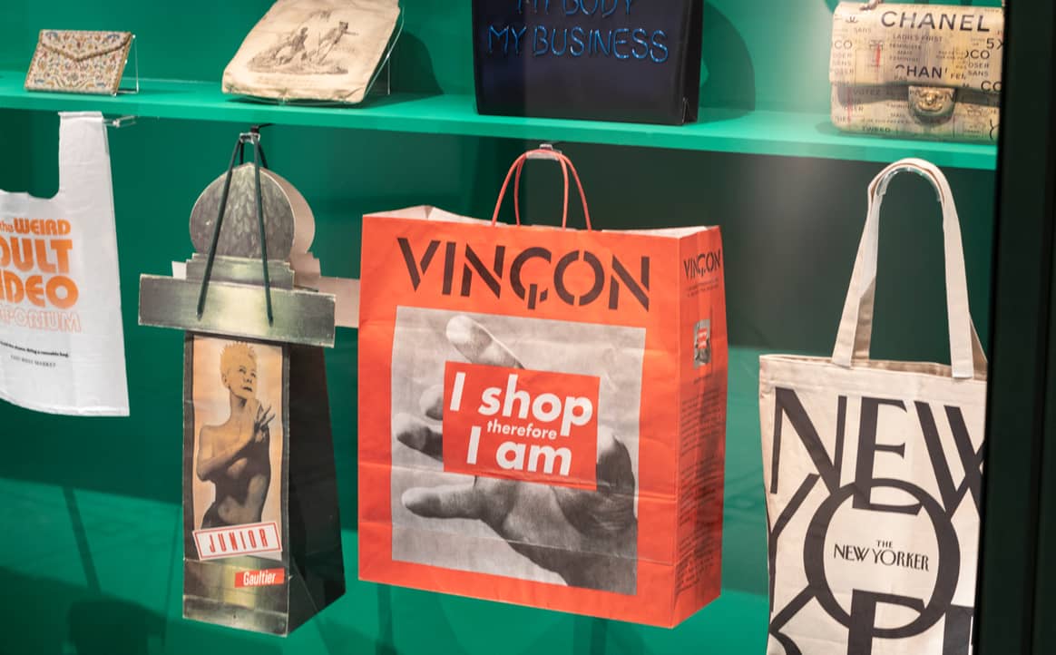 Binnenkijken bij de ‘Bags: Inside Out’-tentoonstelling in Londen