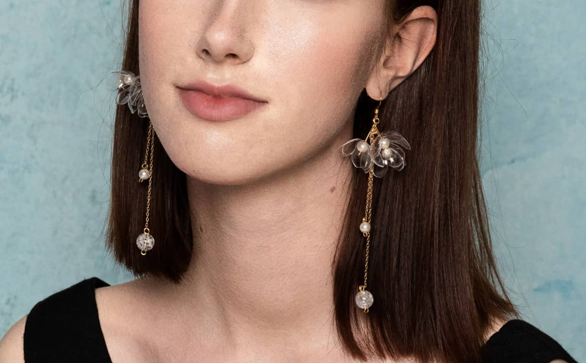Bild: floral earrings made from plastic bottles by
Upcycle with Jing