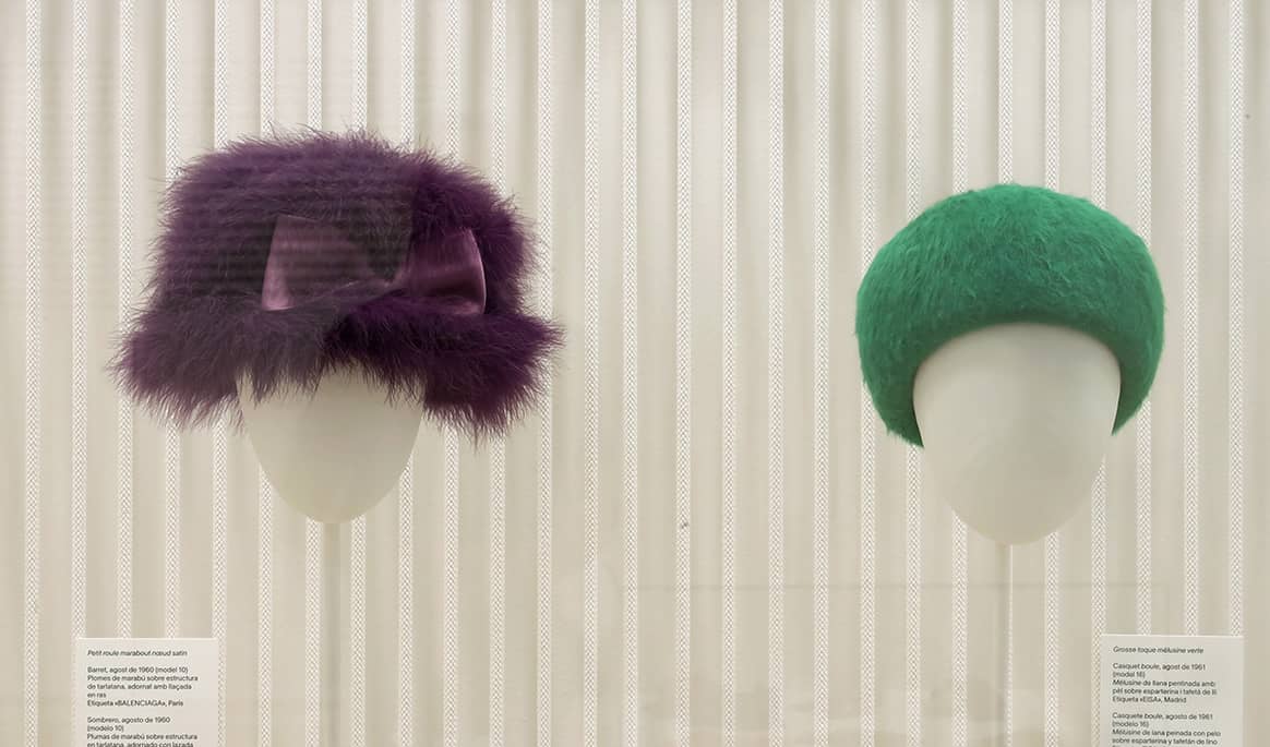Photo Credits: “Balenciaga. La elegancia del sombrero”, exposición en el Museu del Disseny de Barcelona.