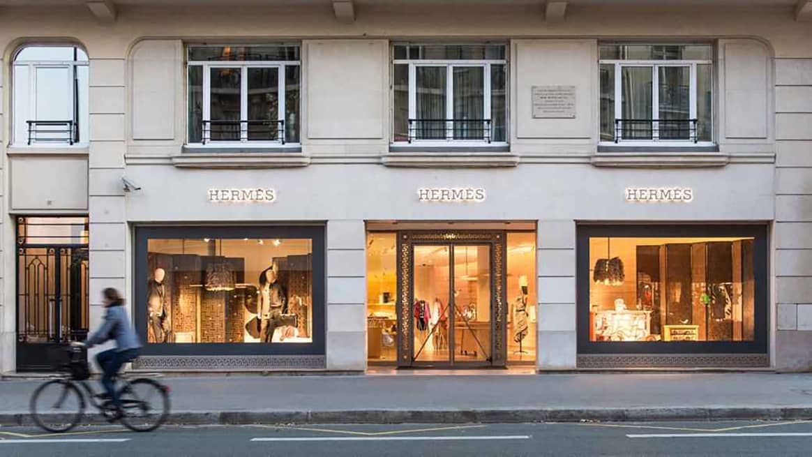 Photo Credits: Tienda de Hermès en el número 17 de la Rue de Sèvres de París, fotografía de archivo.