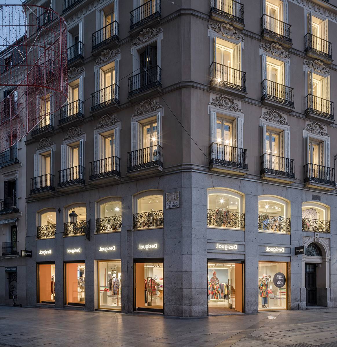 Photo Credits: Desigual, reinauguración de su flagship store de Preciados 25, Madrid. Fotografía de cortesía.
