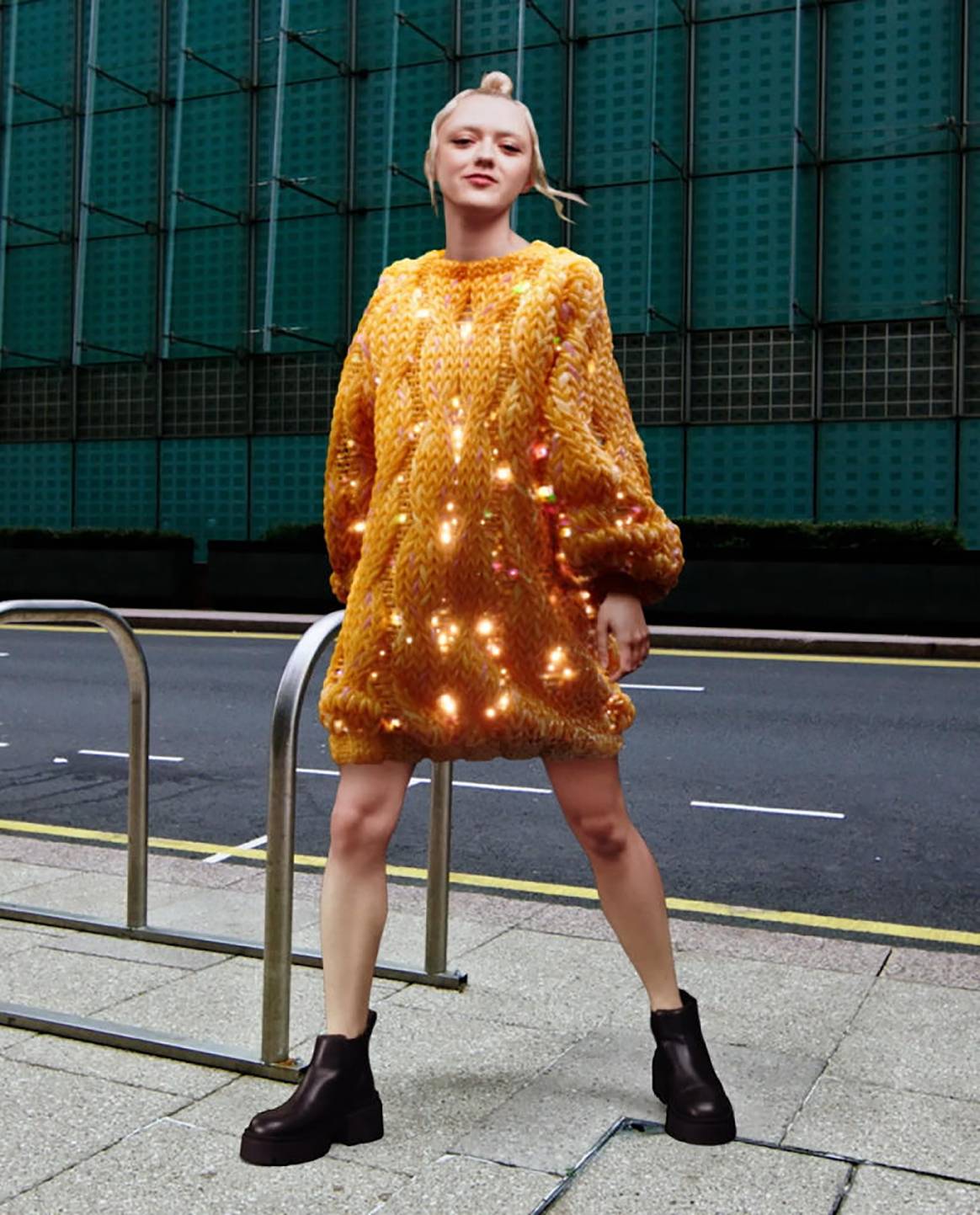 Photo Credits: Maisie Williams, con uno de los diseños de la colección Virtual Fashion diseñada por H&M en colaboración con DressX. H&M, página oficial.