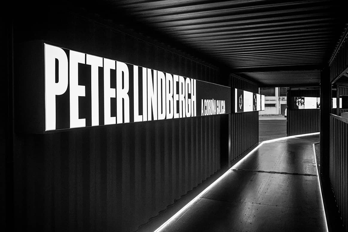 Photo Credits: Peter Lindbergh, Untold Stories. Exposición en A Coruña, España. Mathieu Ridelle, fotografía de cortesía.