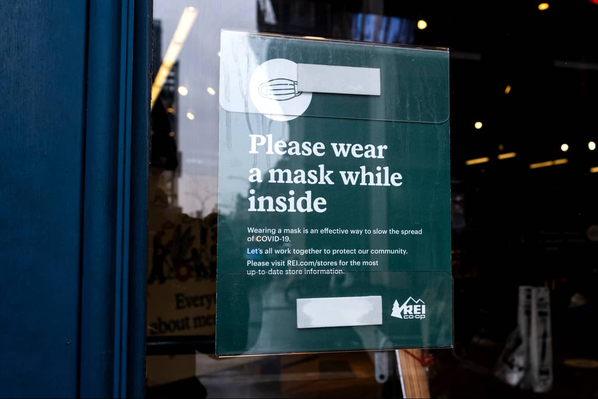 The store’s mask policy is posted at the entrance. Image by Jennifer Mason