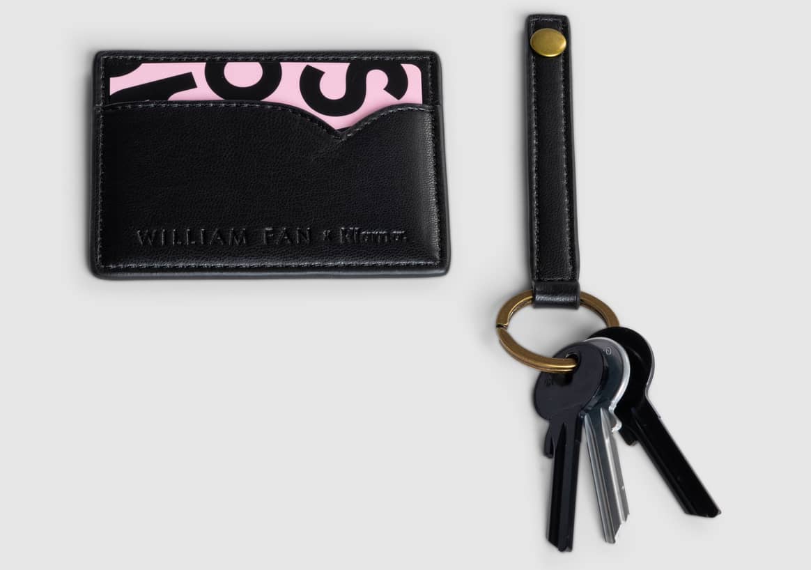 Kartenetui und Schlüsselanhänger der 'All-In-One'-Tasche. Bild: William Fan x Klarna