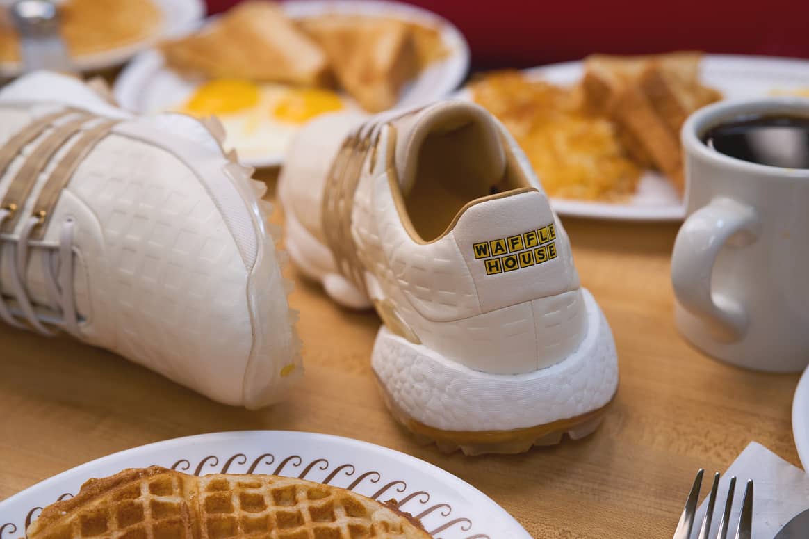 Adidas x Waffle House Kampagnenbild. Bild: Adidas