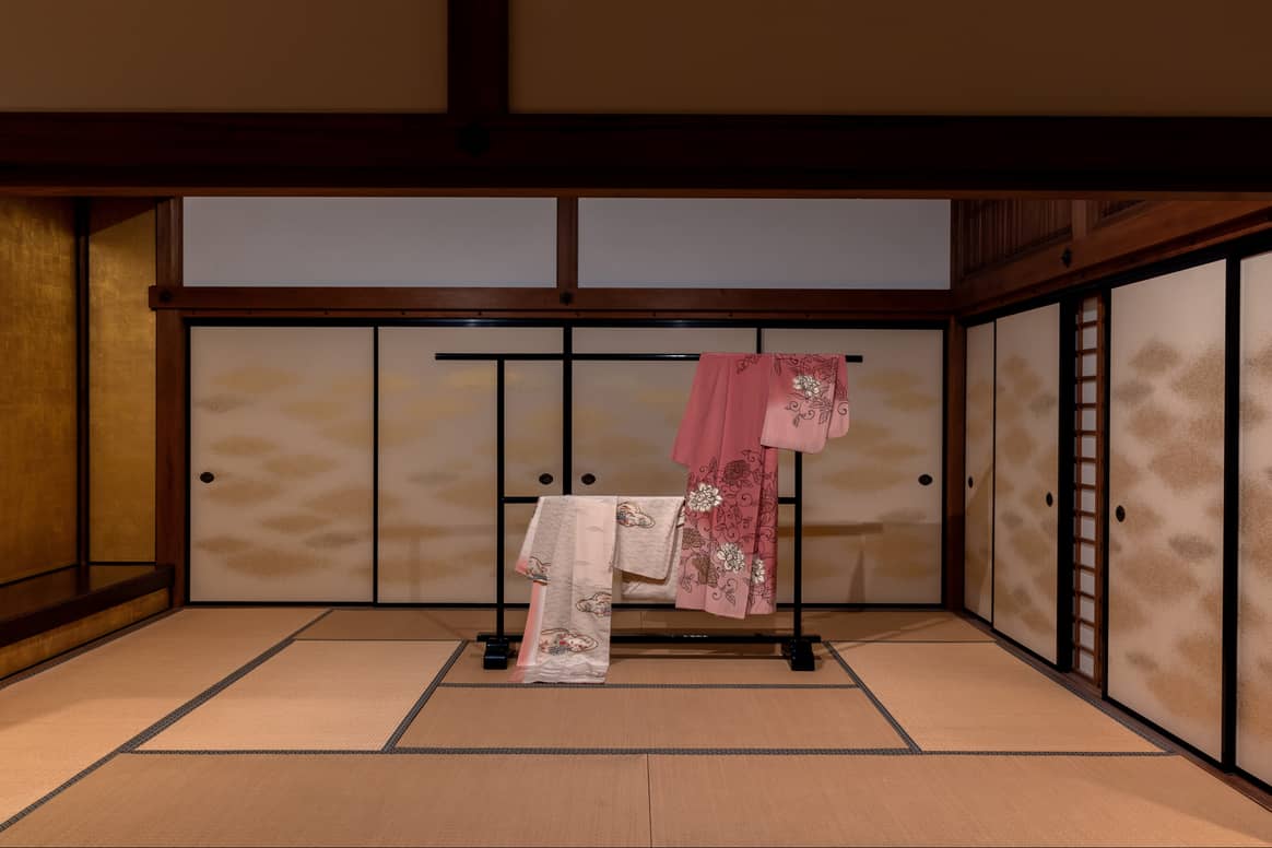 Tentoonstellingsaanzicht van 'Tracing the Transformation of Kimono Fashion'. Beeld: Bruce Schwarz, met dank aan het Metropolitan Museum of Art.