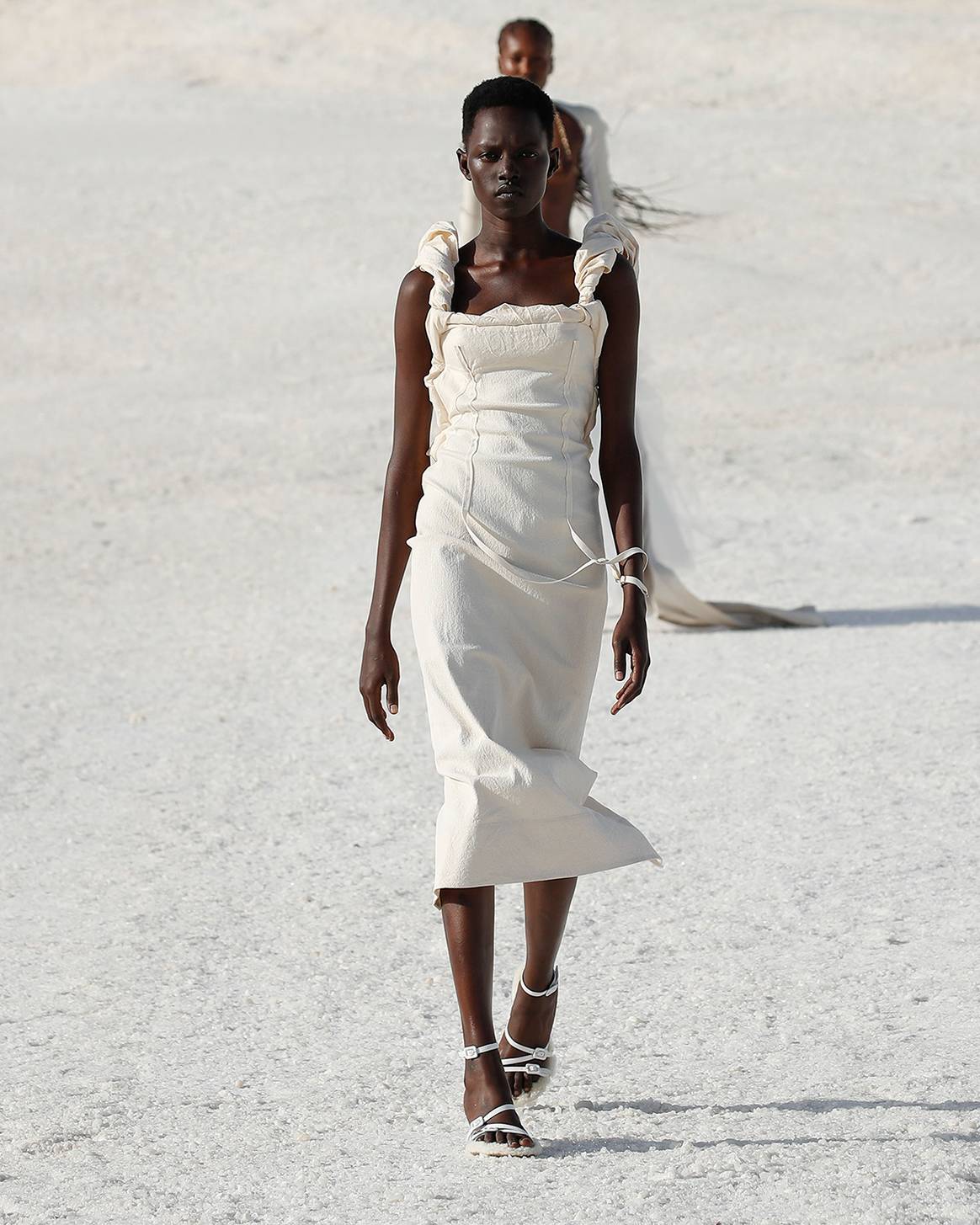 Photo Credits: Por cortesía de Jacquemus, desfile de presentación de la colección “Le Papier” y de la colección cápsula colaborativa junto a Nike.