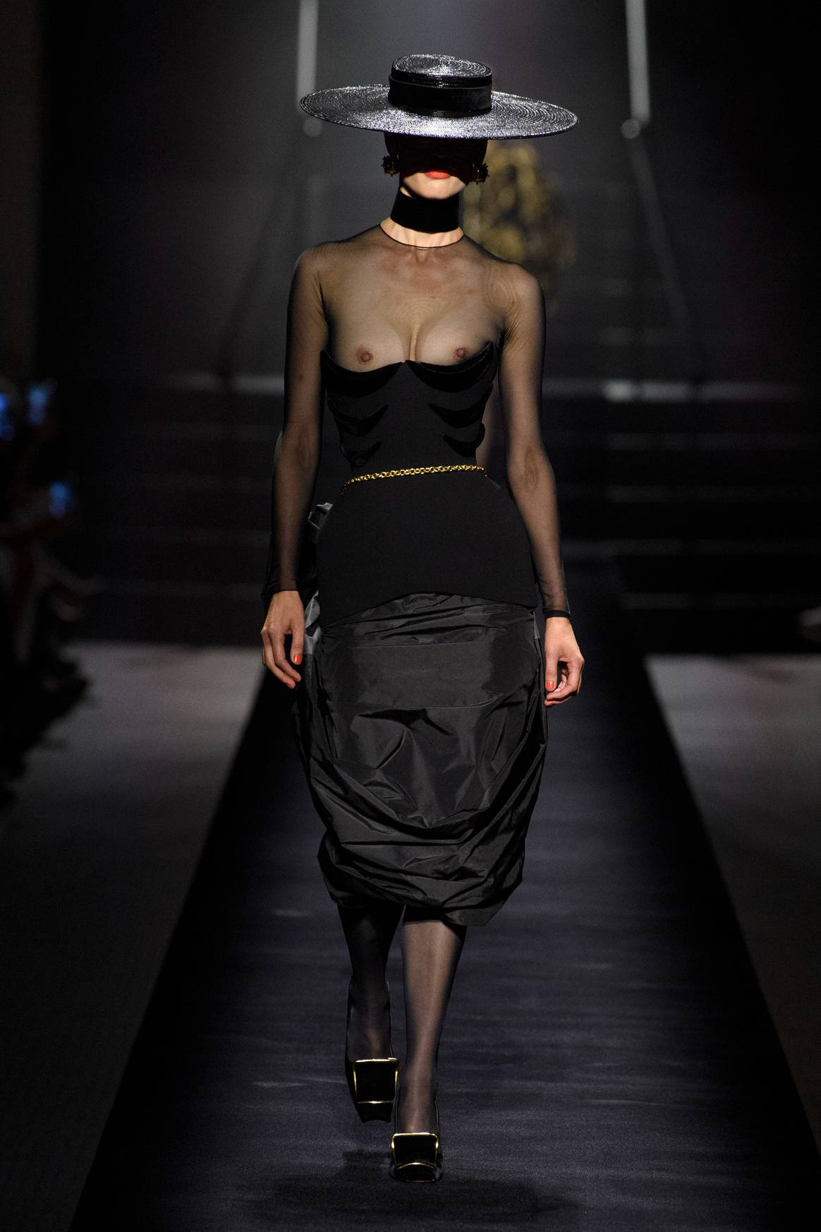 Schiaparelli, Haute Couture AH 22/23. (image via Lucien Pagès)