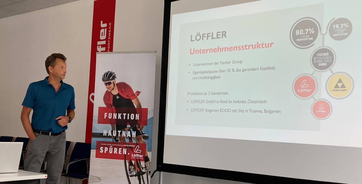 Geschäftsführer Otto Leodolter erklärt die Unternehmensstruktur. Foto: FashionUnited