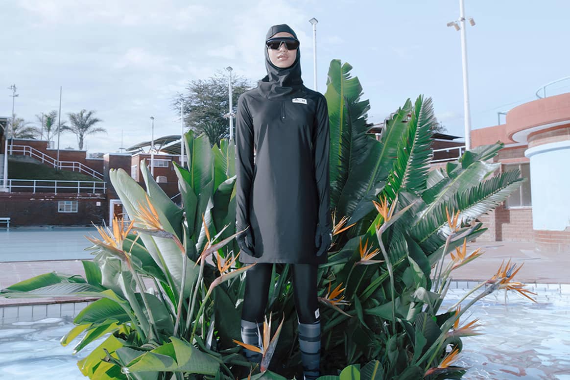 Photo Credits: Swim Hijab de la colección cápsula de Thebe Magugu para Adidas. Adidas, página oficial.