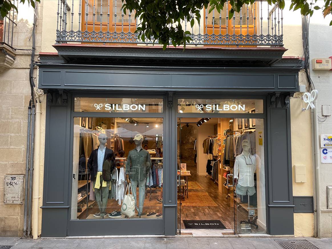 Photo Credits: Silbon, nueva tienda en el número 7 de la Calle Larga de Jerez de la Frontera. Fotografía de cortesía.