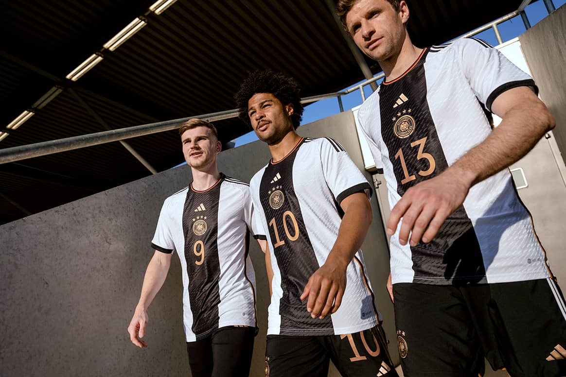 Photo Credits: Adidas, equipación oficial de la selección de Alemania para el Mundial de Fútbol de Catar de 2022.