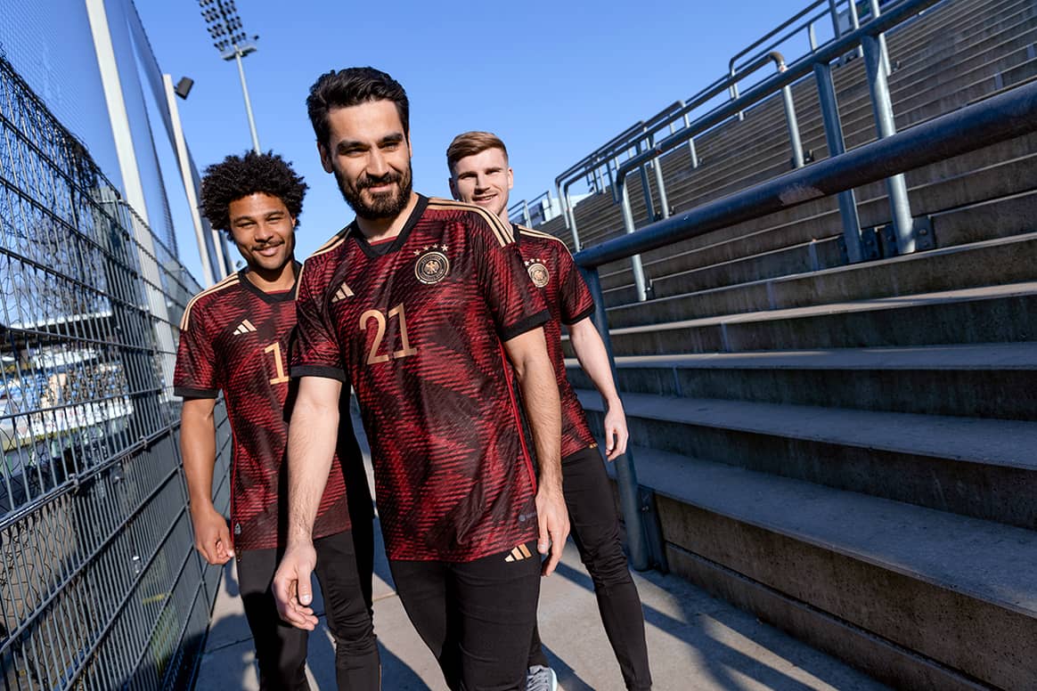 Photo Credits: Adidas, equipación oficial de la selección de Alemania para el Mundial de Fútbol de Catar de 2022.