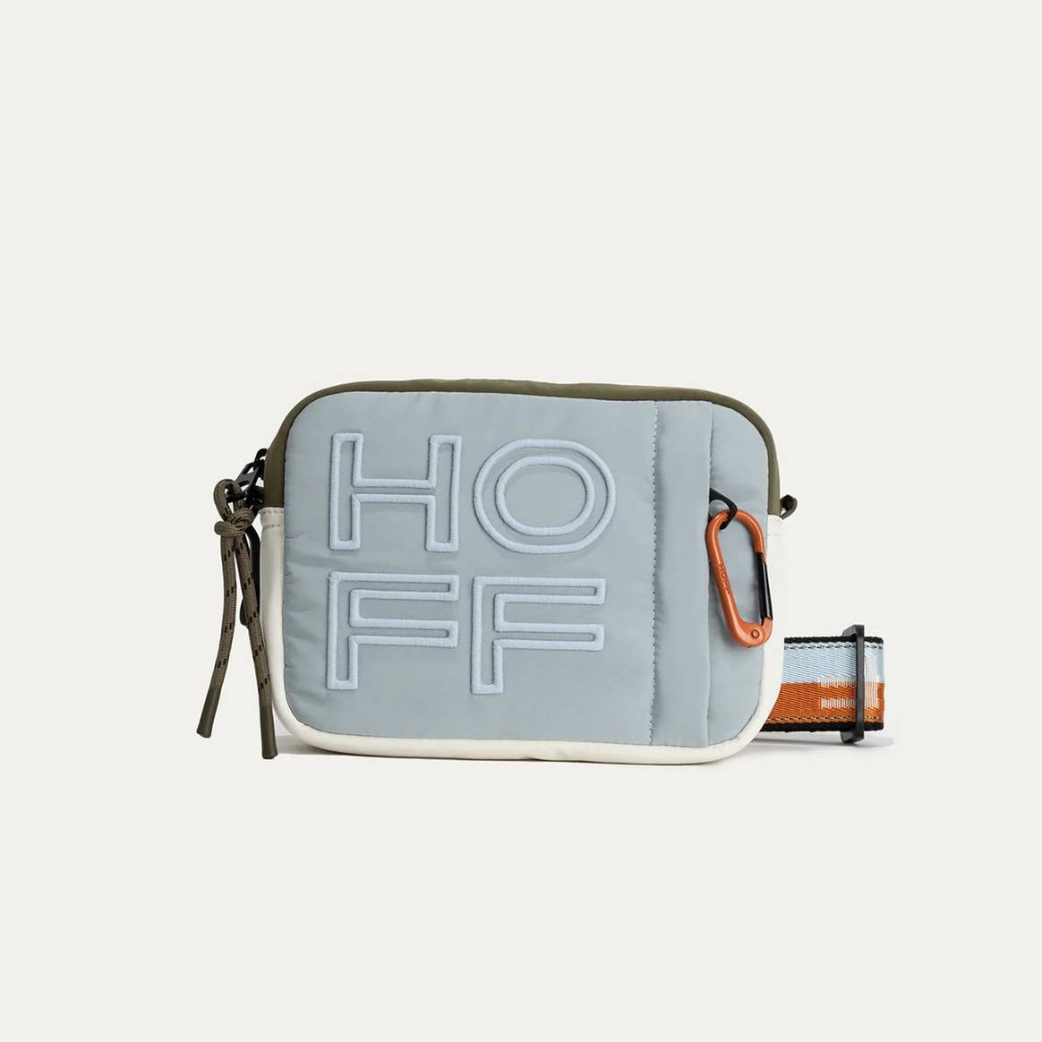 Photo Credits: Modelo de bolso de la nueva y primera colección de bolsos de Hoff. Hoff, página oficial.
