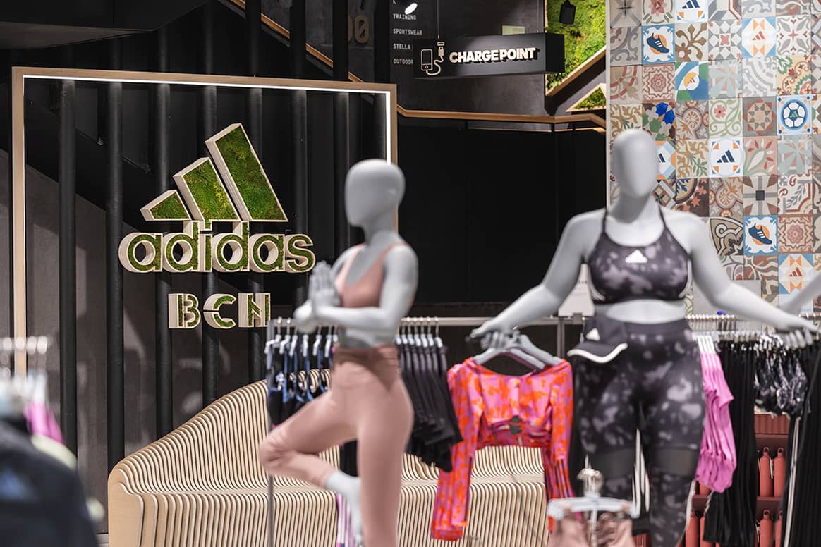 Photo Credits: Nueva flagship store de Adidas en el número 2 del Paseo de Gracia de Barcelona.