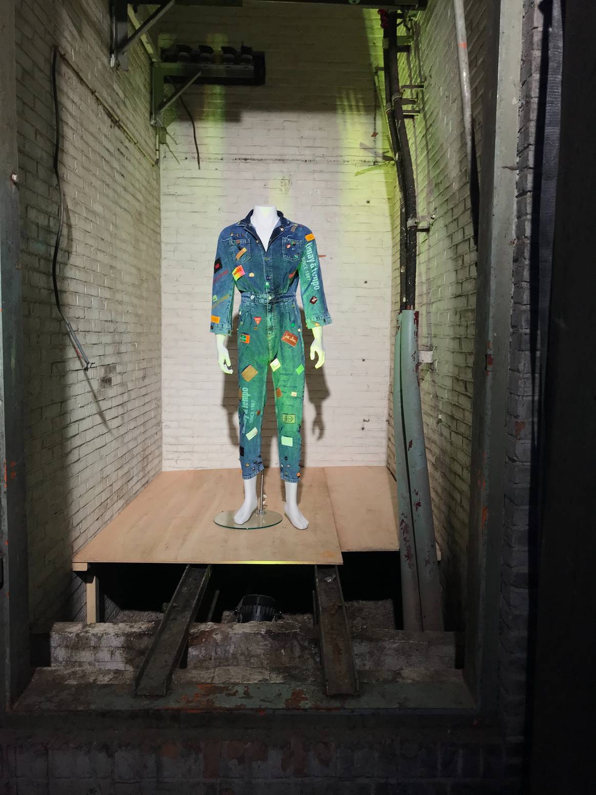 Een van de looks die Kingpins aanbiedt ter inspiratie voor diverse afwerkingen van kledingstukken. Beeld door FashionUnited/Caitlyn Terra