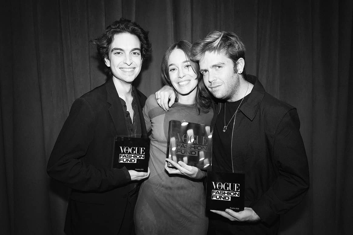 Photo Credits: Ernesto Naranjo, Paula Cánovas del Vas y Alled-Martínez, durante la ceremonia de entrega del Vogue Fashion Fund 2022.