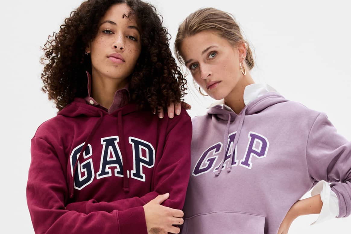 Photo Credits: Artículos esenciales puestos a la venta por Gap en su nueva tienda virtual en Amazon Fashion. Amazon, página oficial.