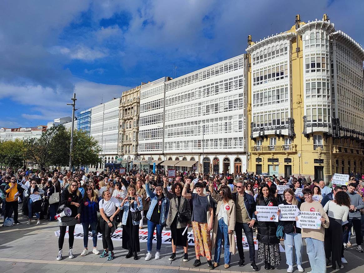 Photo Credits: Manifestación en La Coruña (Galicia) de las dependientas y de los trabajadores en tienda de Inditex del pasado domingo 6 de noviembre de 2022. Confederación Intersindical Galega, página oficial.