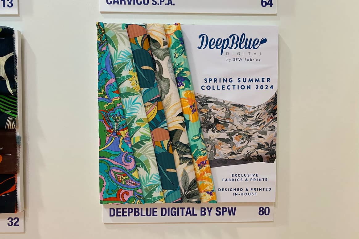 Imagen de expositor Deepblue Digital by SPW en Mare di Moda, por Alicia Reyes Sarmiento
