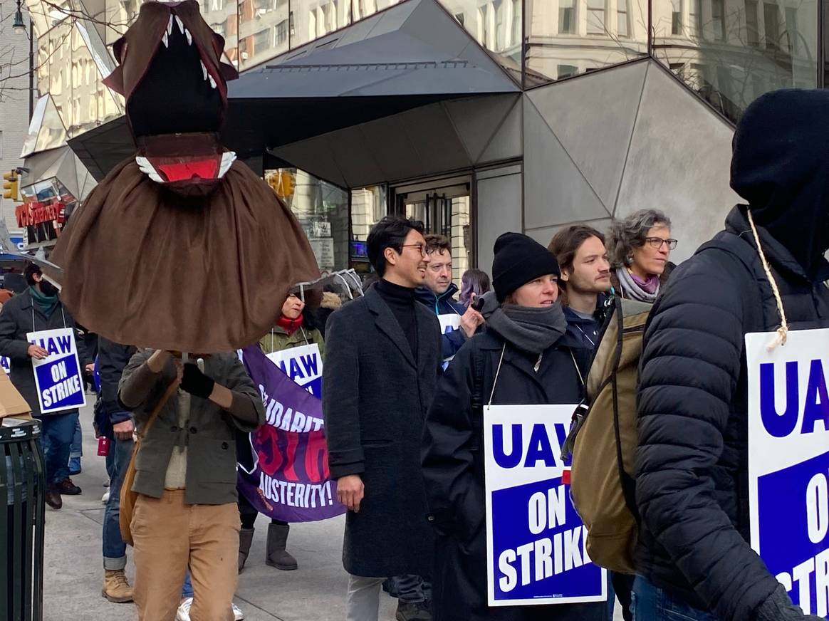 Part-time faculty on strike outside Parsons The New School