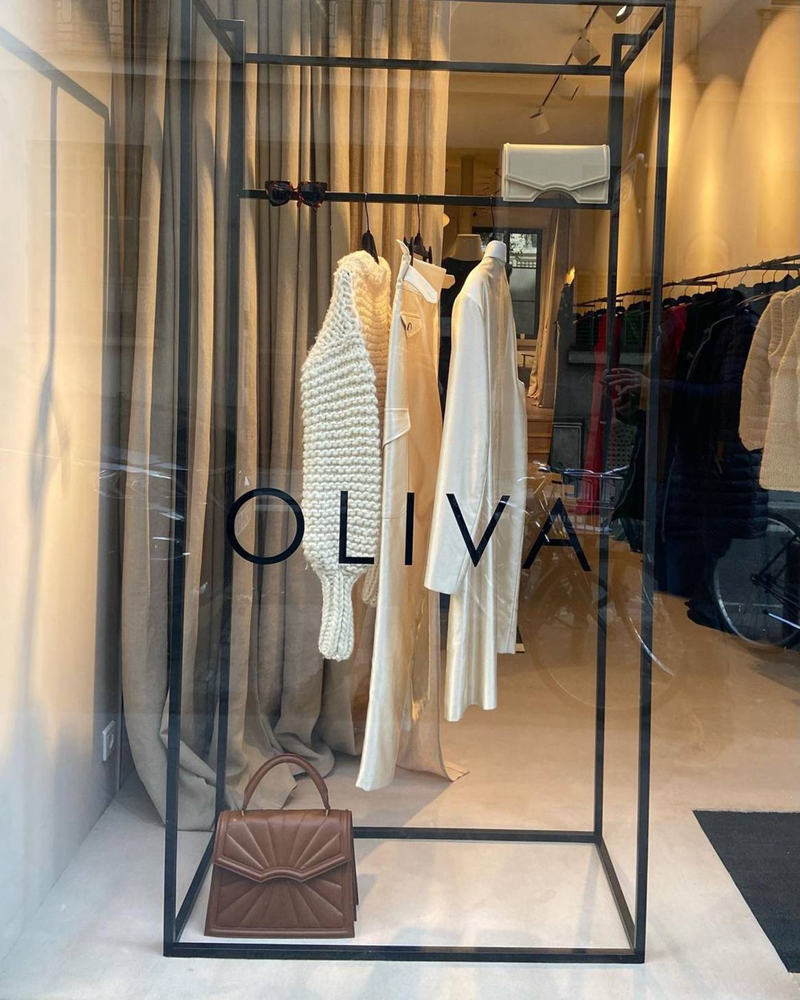 Photo Credits: Exterior de la nueva tienda de Juanjo Oliva en el número 63 de la rue des Saints-Pères de París.