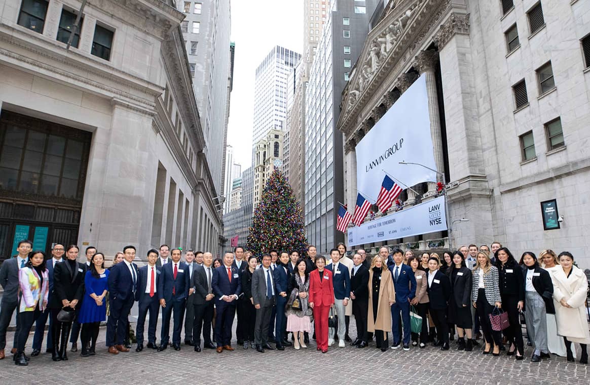 Photo Credits: Sesión de debut de Lanvin Group en la Bolsa de Valores de Nueva York. NYSE, página oficial de Facebook.