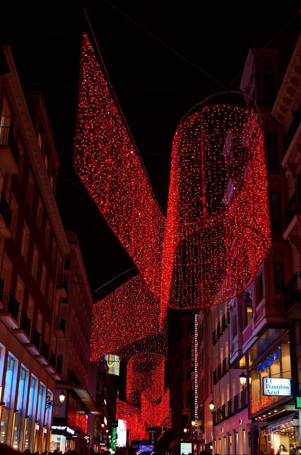 Photo Credits: Iluminación navideña de Madrid creada por Juan Vidal en el marco de la colaboración establecida con Acme. Fotografía de cortesía.
