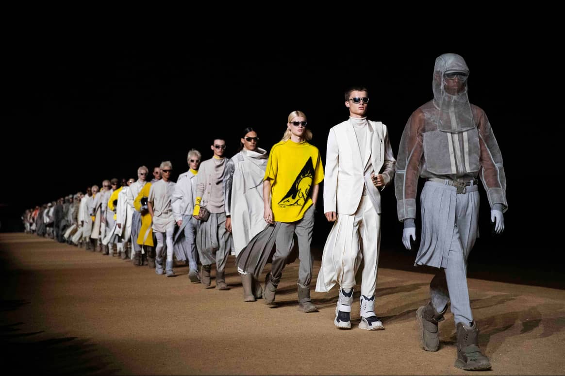 Image: Dior Homme Pre-Fall 2023 Menswear/Catwalk
Pictures