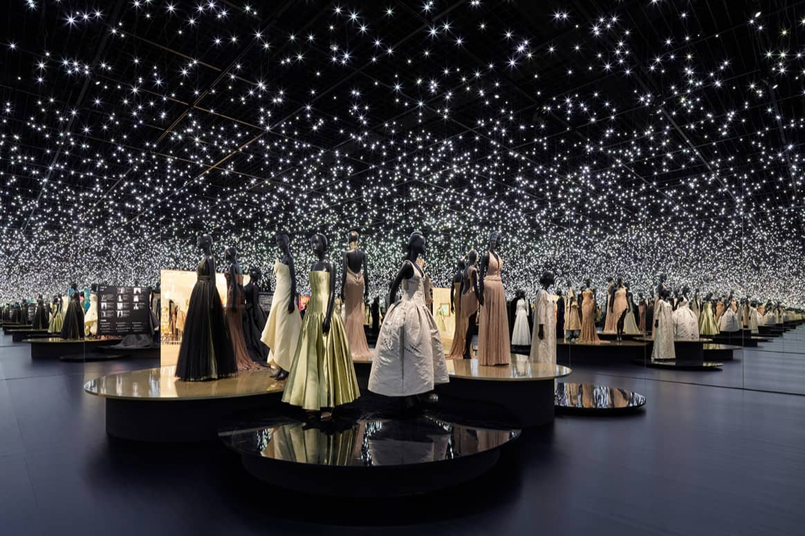 Photo Credits: Exposición “Christian Dior: Designer of Dreams”, en el Museo de Arte Contemporáneo MOT de Tokio. Daici Ano, fotografía de cortesía.