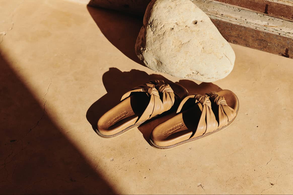 Een van de slippers uit de nieuwe schoenenlijn van modemerk Nathalie Vleeschouwer. Beeld via Nathalie Vleeschouwer.