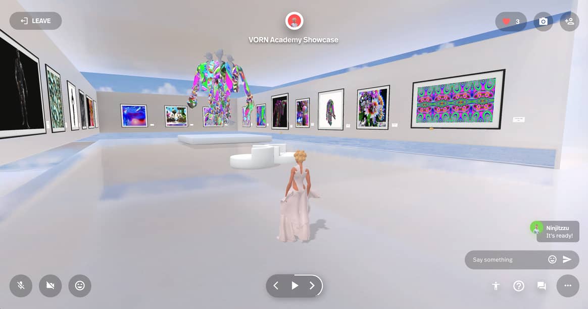 In einer digitalen Galerie erwachten die Avatare der Looks zum Leben. Bild: Vorn