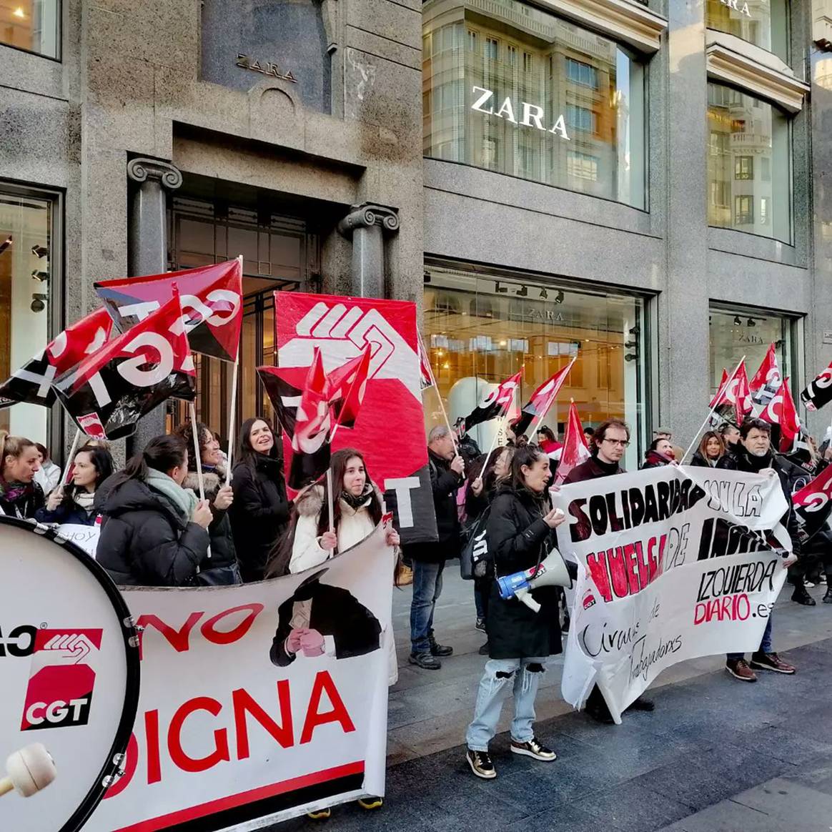 Photo Credits: Concentración frente a la tienda de Zara en la Gran Vía de Madrid el lunes 23 de enero de 2023. CGT.