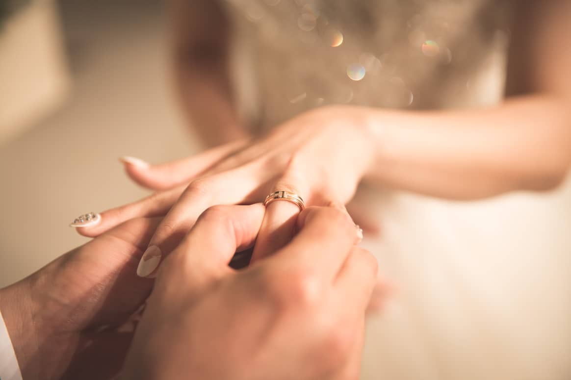 Imagen de anillo de boda, por Jeongim Kwon vía Unsplash