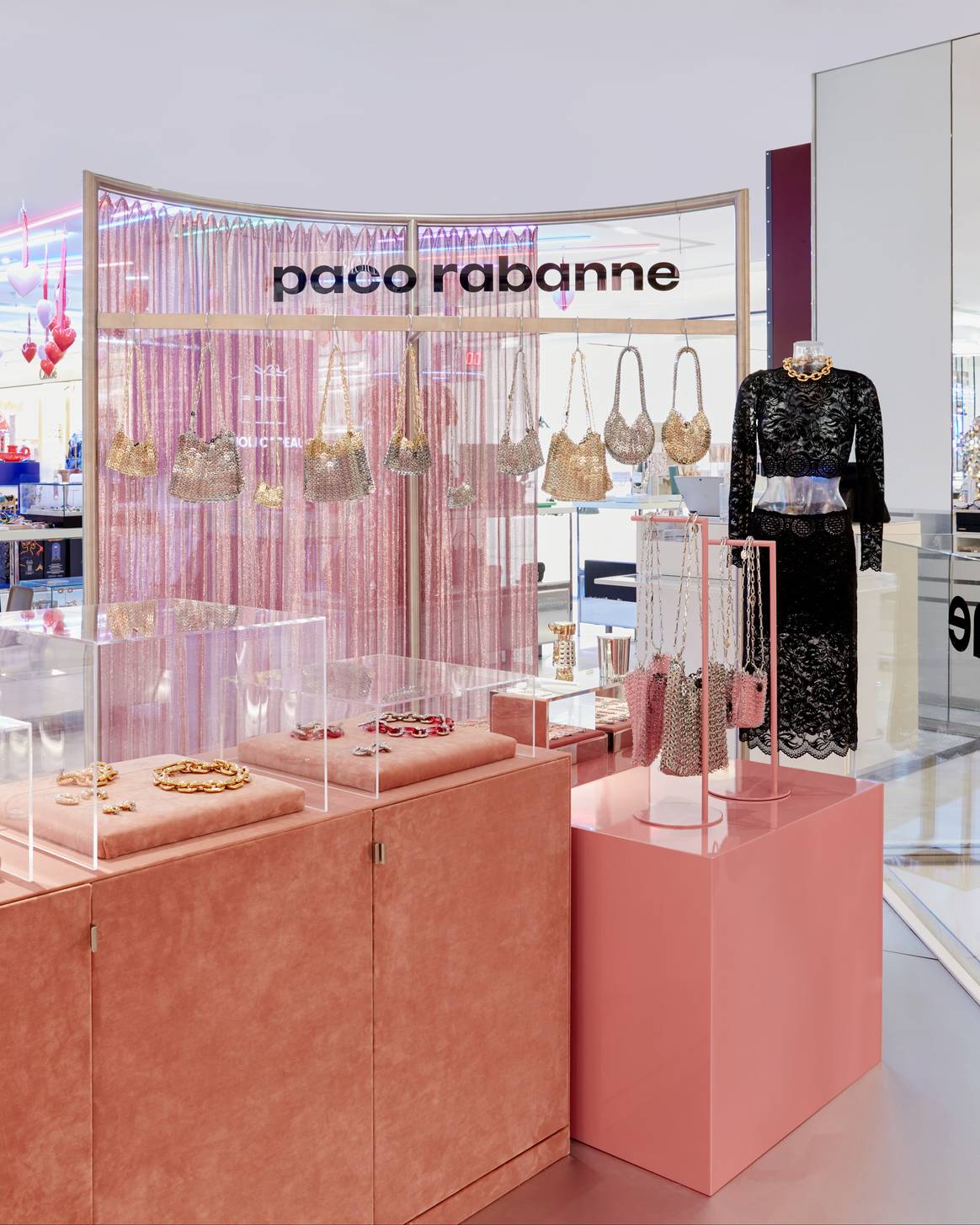 Pop-up store Paco Rabanne, Printemps Haussmann, Paris. Crédit : Paco Rabanne