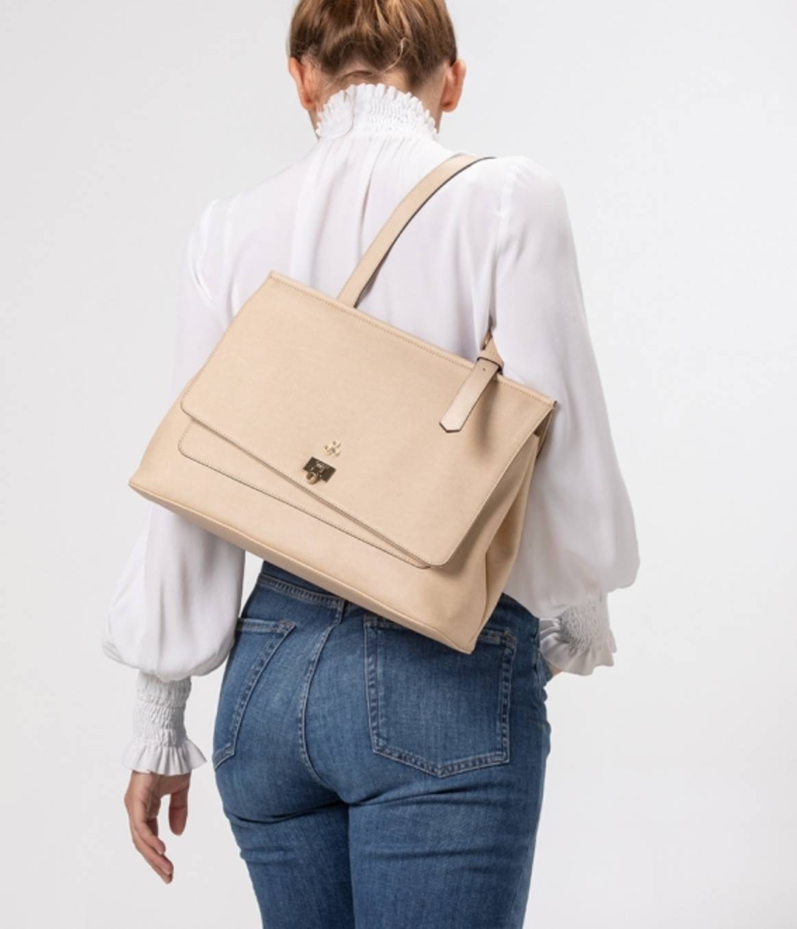 Handbag “Tecla” made out of a corn alternative to leather. Image: Miomojo