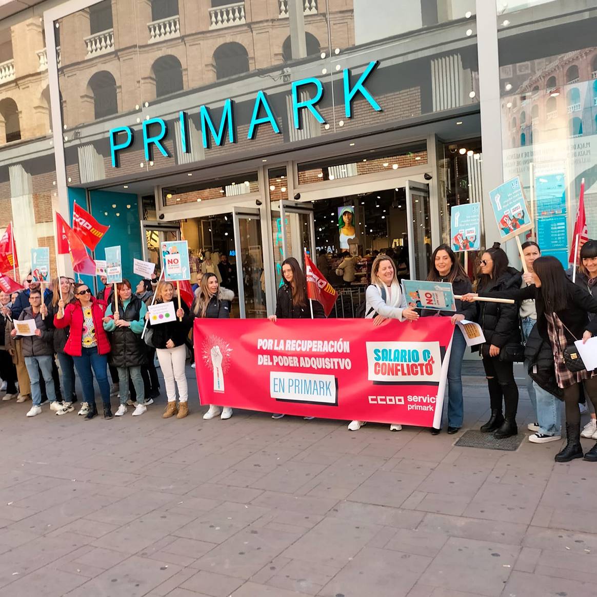 Photo Credits: Concentración de los trabajadores de Primark en Valencia del 1 de marzo de 2023. Comisiones Obreras.