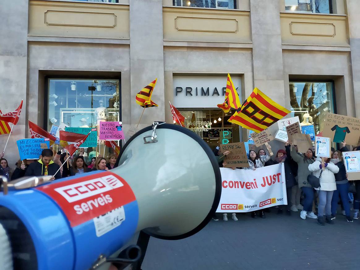 Photo Credits: Concentración de los trabajadores de Primark en Barcelona del 1 de marzo de 2023. Comisiones Obreras.