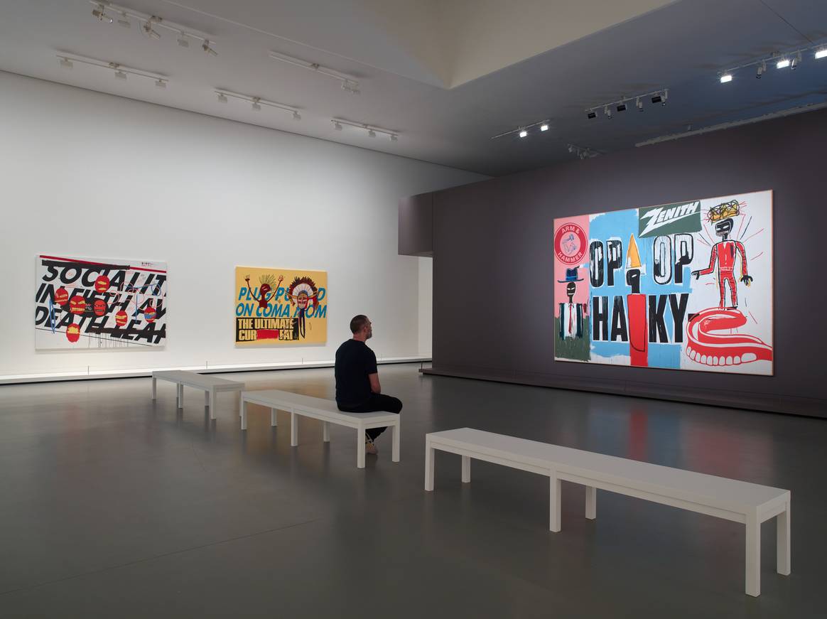 Installationsansicht der Ausstellung "Basquiat × Warhol, Painting Four Hands". Foto: Fondation Louis Vuitton