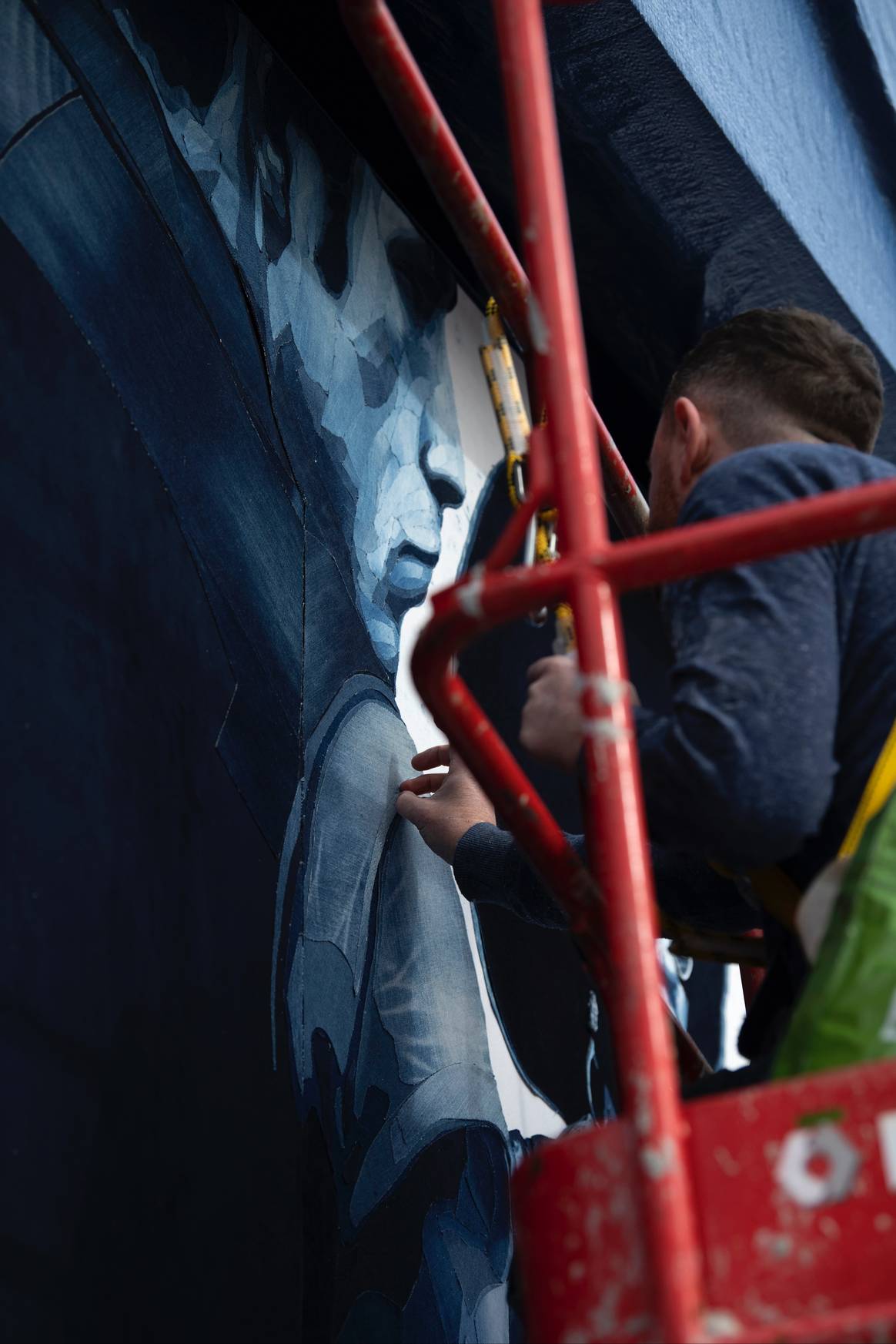 Ian Berry finishing a detail of the mural in Paris. Image: Kristy Sparow